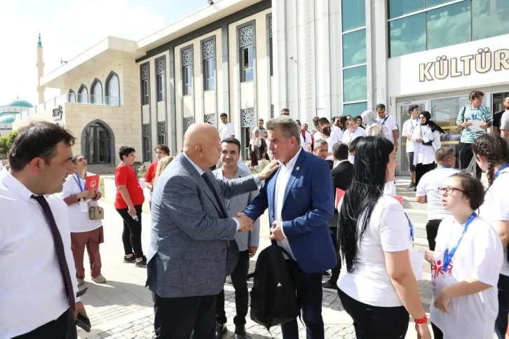 Başkan Pekmezci özel çocukların etkinliğine katıldı
