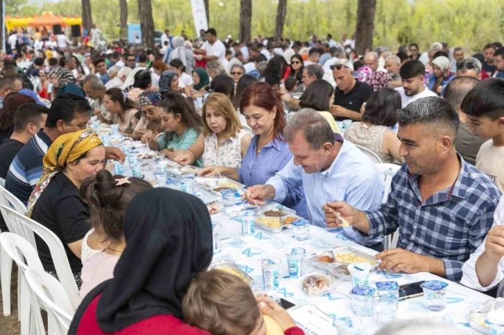 Başkan Seçer: "Memleketimize hizmet eden taş üstüne taş koyan herkesi çok seviyoruz"
