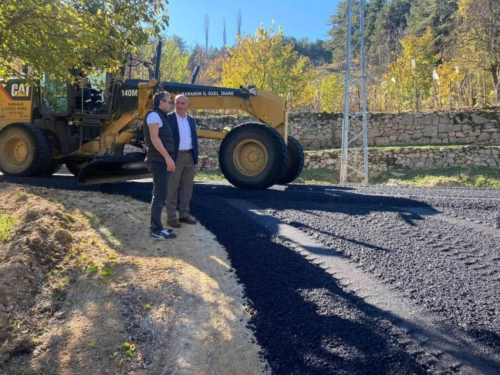 Başkan Sözen, asfalt çalışmalarını yerinde incelemeye devam ediyor
