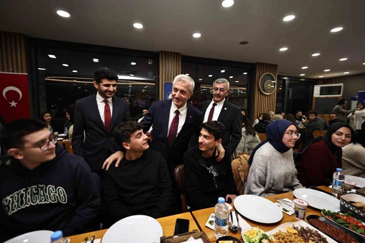 Başkan Tahmazoğlu İstanbul, Diyarbakır ve Şanlıurfa’daki öğrencilerle bir araya geldi