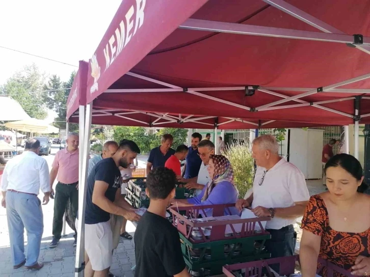 Başkan Topaloğlu’ndan vatandaşlara aşure ikramı
