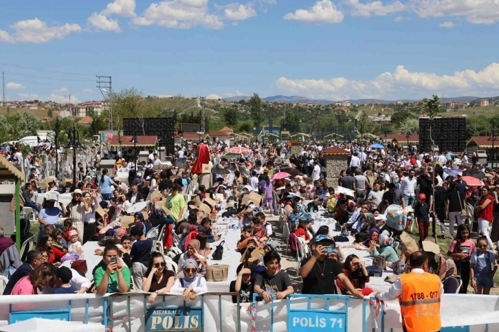 Başkan Türkyılmaz binlerce kişiyi ağırladı
