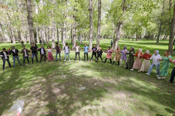 Başkan Vekili Aydın gençleri unutmadı
