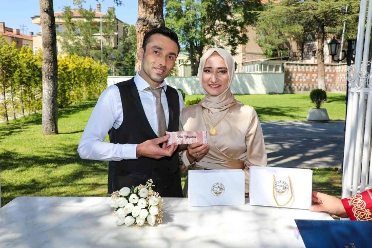 Başkan Yalçın’dan anlamlı nikah hatırası
