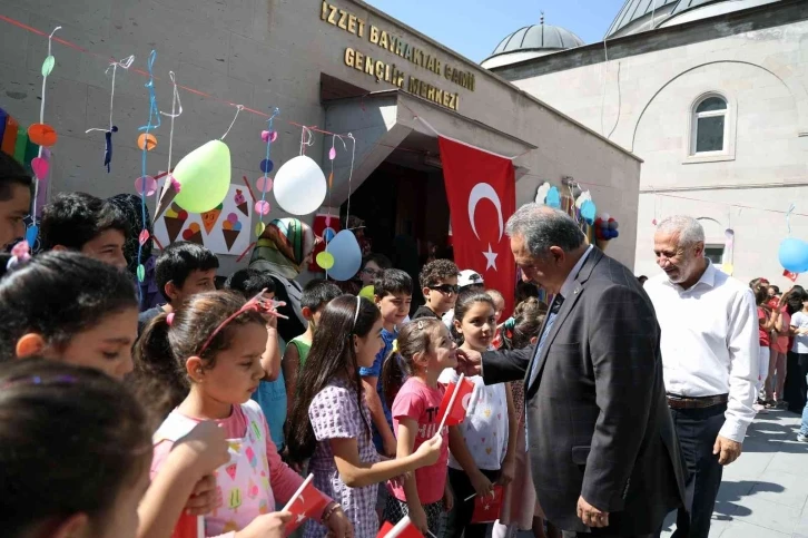 Başkan Yalçın’dan yaz kuran kursu öğrencilerine dondurma ikramı
