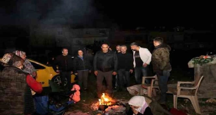 Başkan Yılmaz, Hatay depremi sonrası vatandaşlarla bir araya geldi