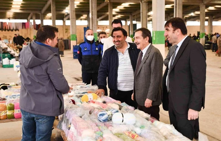 Başkanı Ataç pazar esnafıyla bir araya geldi
