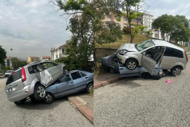 Başkent'te ilginç kaza: Aracı çarptığı otomobilin üzerine çıktı