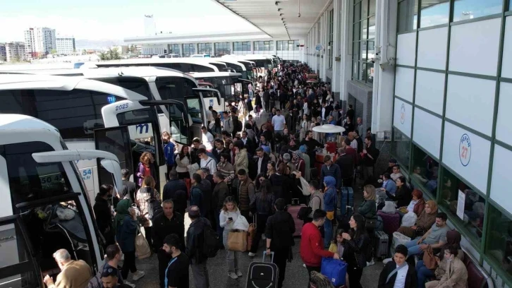 Başkentteki otogar yoğunluğu havadan görüntülendi
