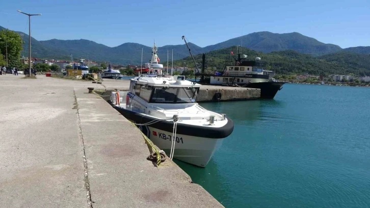 Batan teknedeki vatandaşların arama çalışmaları dalgalar sebebiyle güçlükle sürdürülüyor
