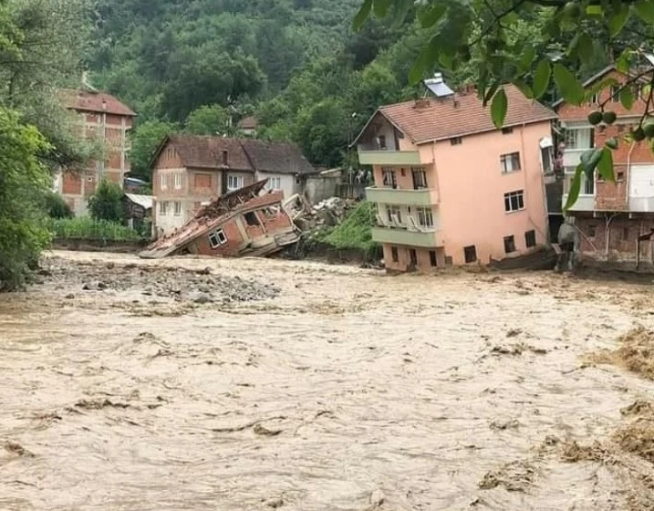 Batı Karadeniz’deki sel afetinde 13 bina yıkıldı, 11 bina ağır hasar aldı
