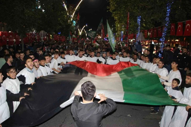 Batman’da binlerce kişi Filistin için yürüdü
