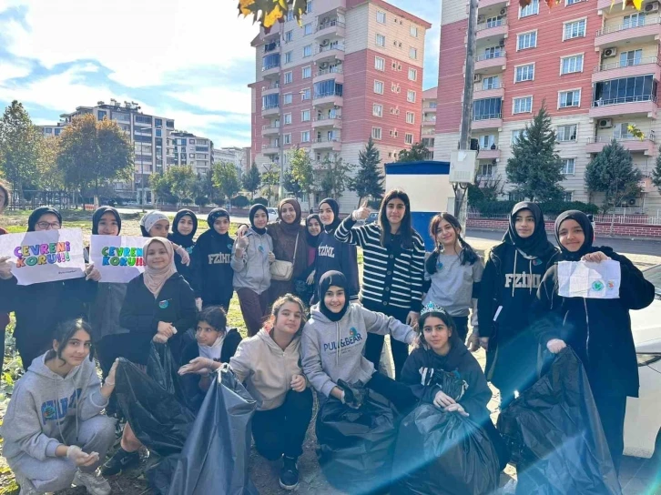 Batman’da öğrenci ve öğretmenler çevre temizliği yaptı
