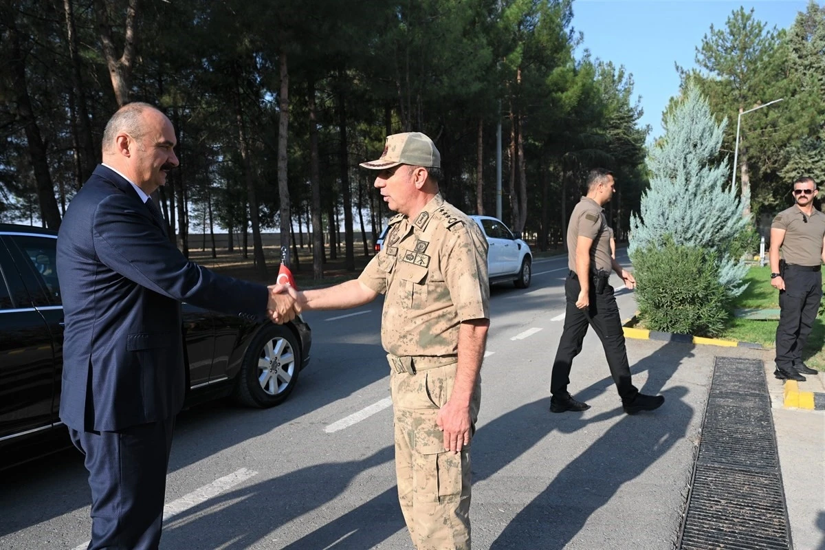 Batman Valisi Canalp, İl Jandarma Komutanıyla bir araya geldi
