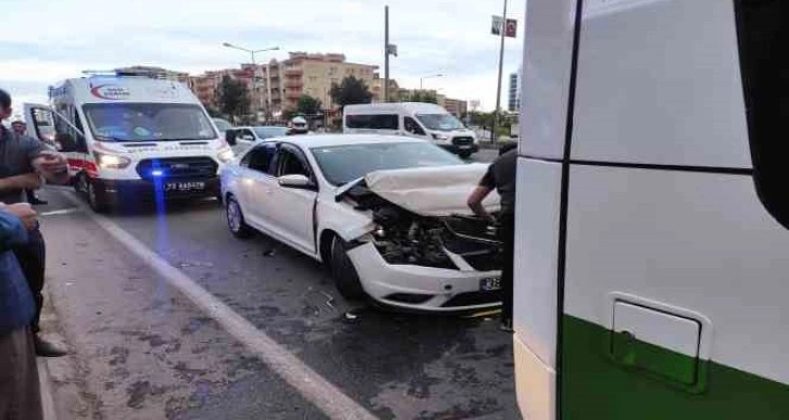 Batman’da otomobil belediye otobüsüne arkadan çarptı: 1 yaralı