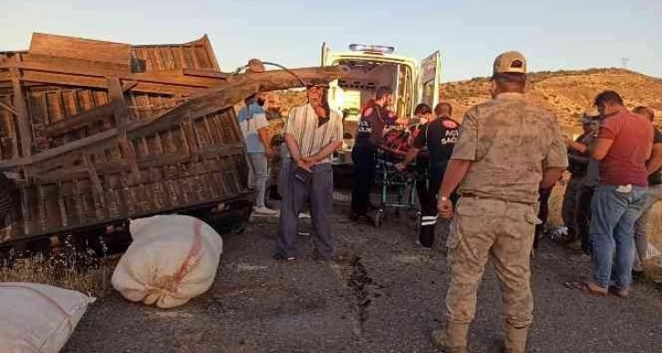 Batman’da saman yüklü traktör devrildi: 2 yaralı