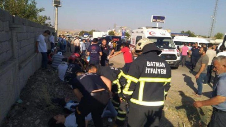 Batman’da tekstil işçilerini taşıyan minibüs devrildi: 16 yaralı