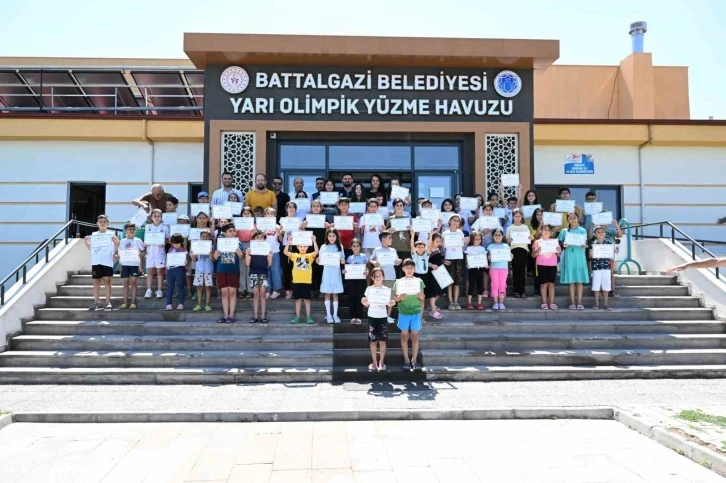 Battalgazi Belediyesi’nin &quot;Yüzme Bilmeyen Kalmasın&quot; projesiyle 110 çocuk yüzmeyi öğrendi
