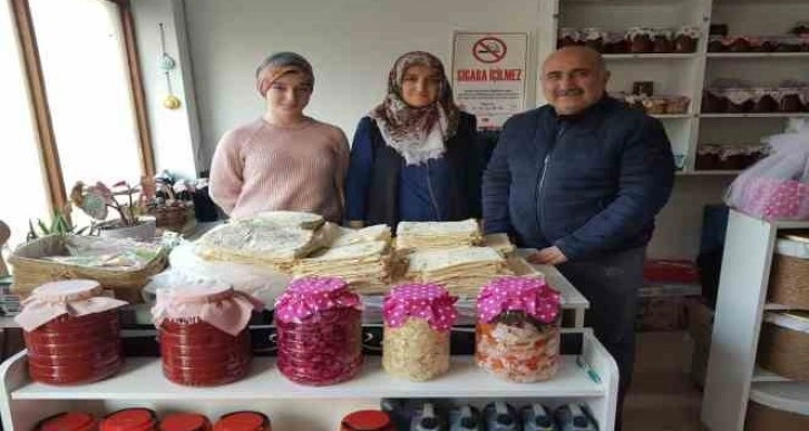 Bayatlı kadınlar depremzedeler için ekmek yapıyor