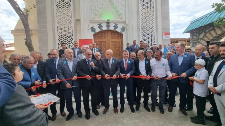 Bayburt Söğütlü Köyü Cami dualarla ibadete açıldı
