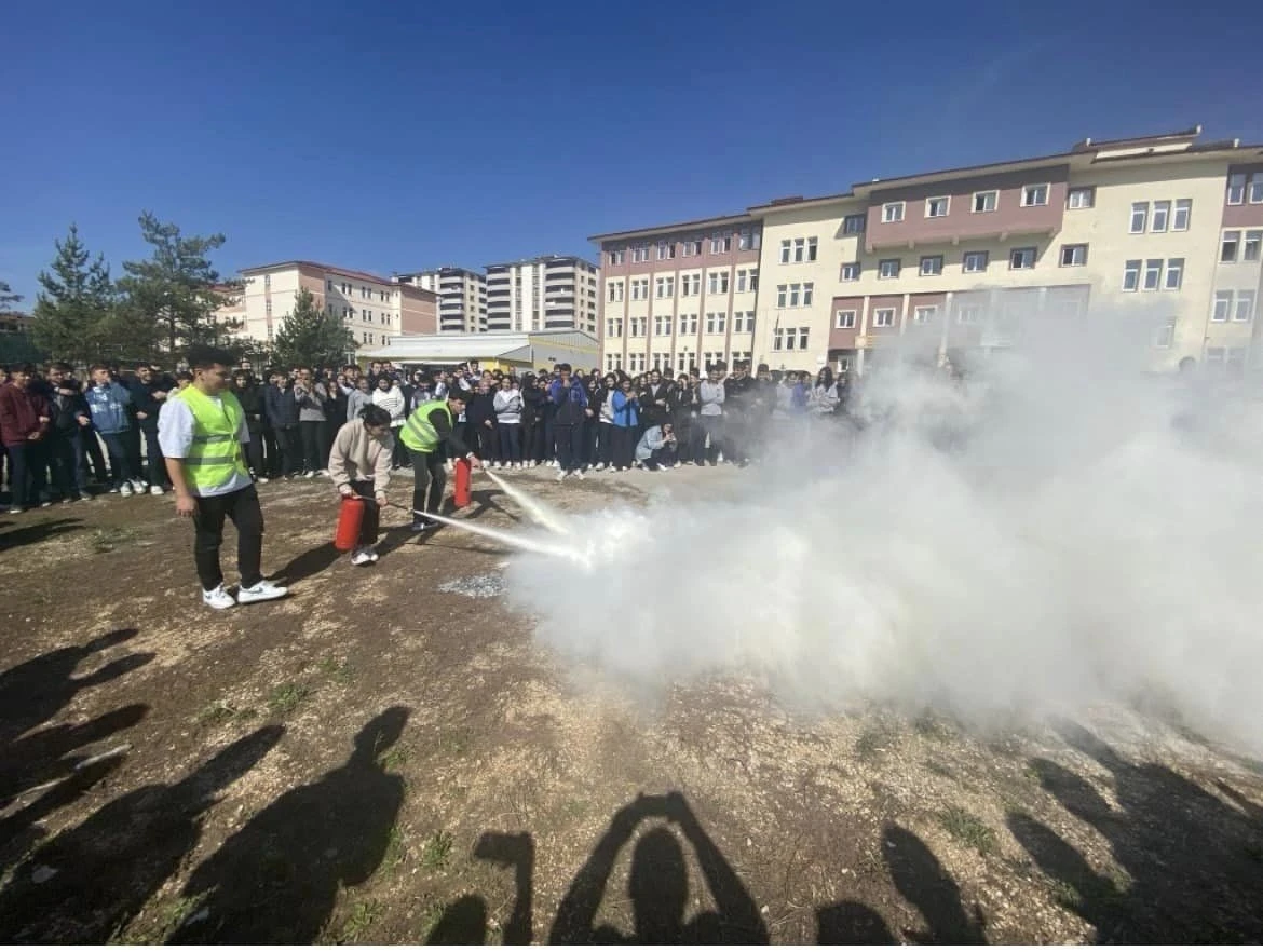 Bayburt’ta afet eğitimi ve tatbikat gerçekleştirildi
