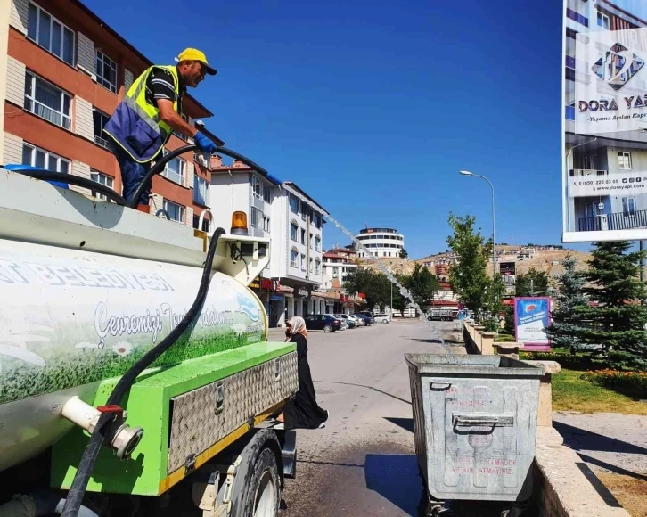 Bayburt’ta çöp konteynerleri dezenfekte ediliyor
