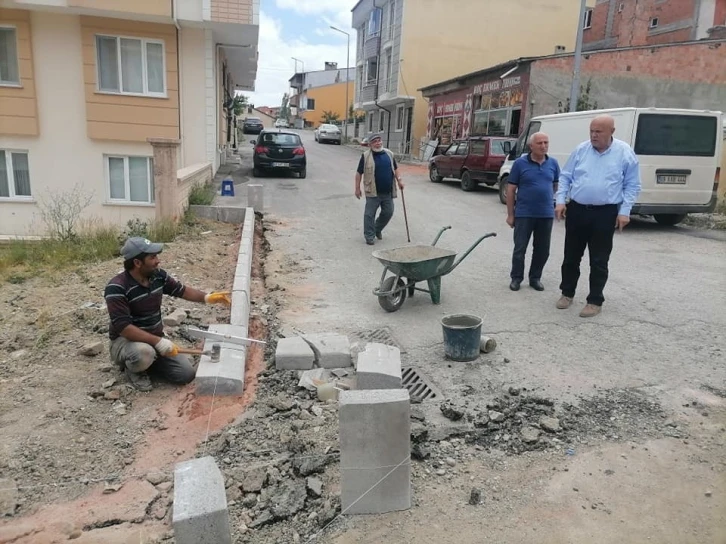 Bayburt’ta eski kaldırımlar yenileniyor
