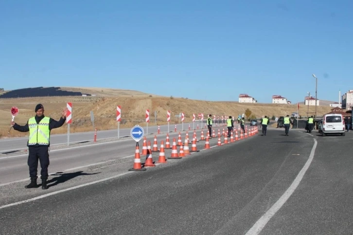 Bayburt’ta helikopter destekli trafik denetimi yapıldı
