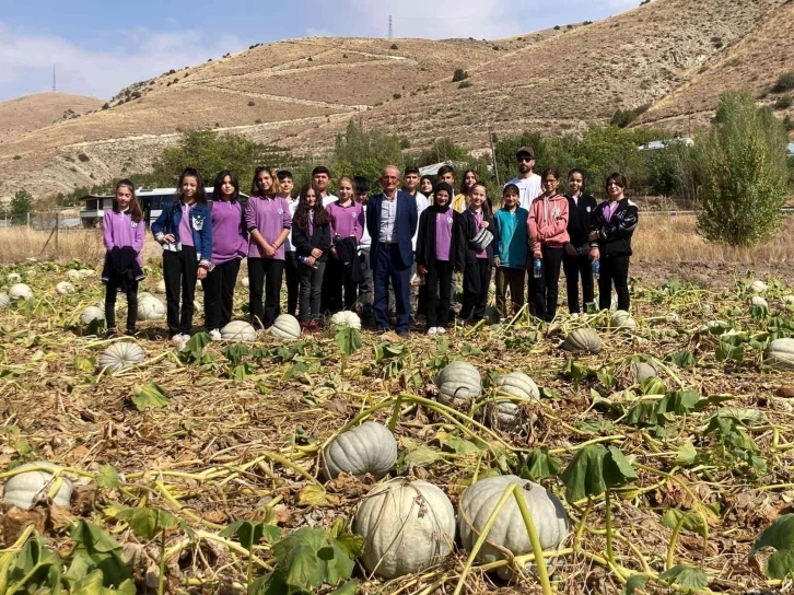 Bayburt’ta öğrencilere organik tarım ve ata tohumunun önemi anlatıldı
