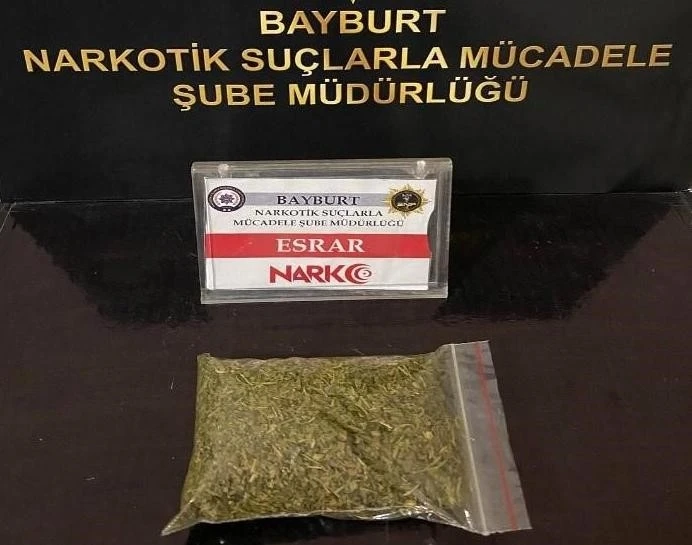 Bayburt’ta uyuşturucu kullanmaktan yabancı uyruklu 2 kişiye adli işlem yapıldı
