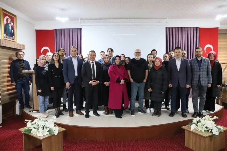 Bayburt’ta velilere ve öğretmenlere OSB semineri verildi
