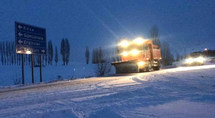 Bayburt’un yüksek kesimlerinde kar yağışı etkili oldu
