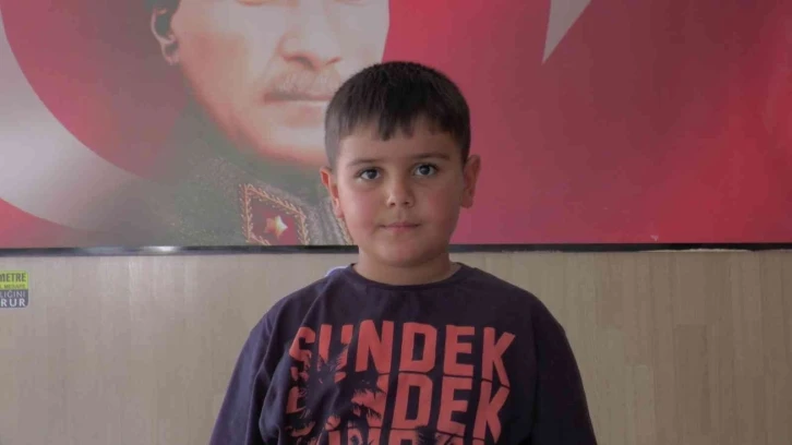 Bayrağa selam veren judocu Ahmet: "Bayrağımızı bırakıp geçemedim"
