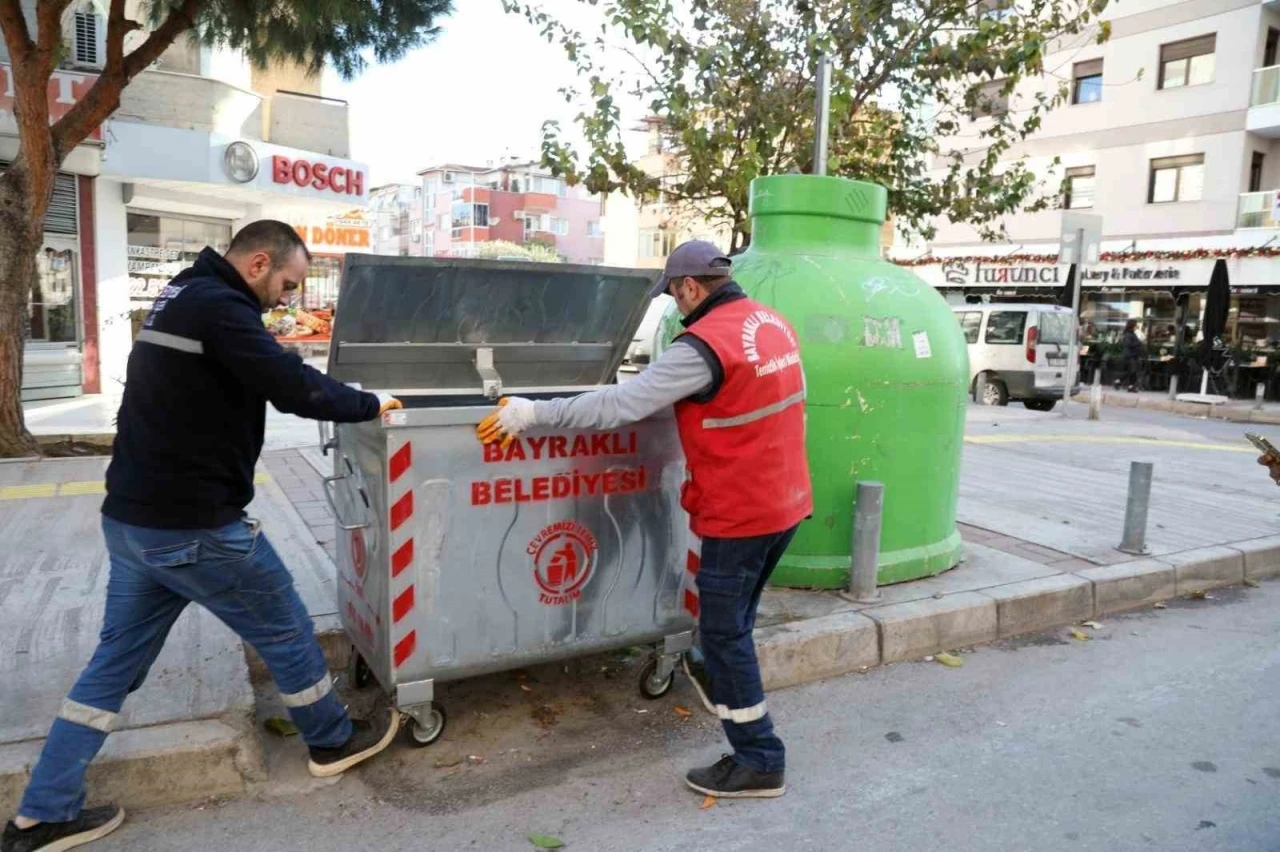 Bayraklı’da çöp konteynerleri yenileniyor
