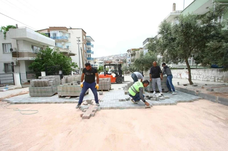 Bayraklı’da yol yenileme çalışmaları aralıksız sürüyor
