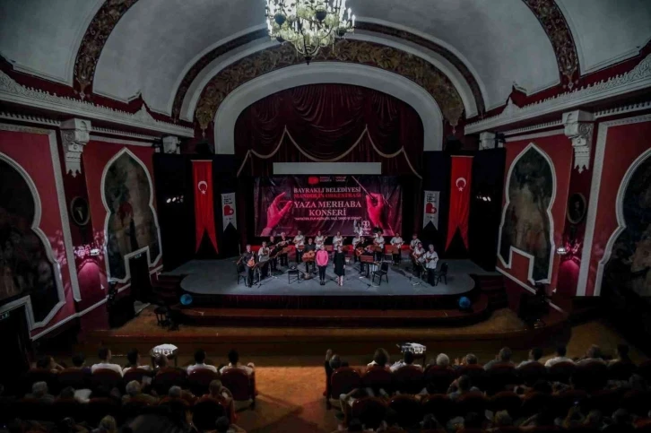 Bayraklı Mandolin Orkestrasından ‘yaza merhaba’
