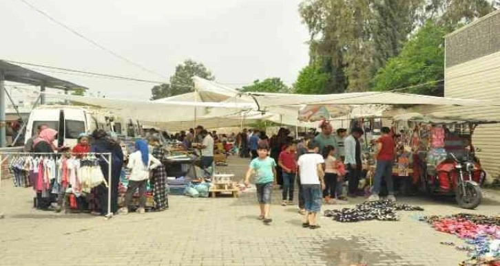 Bayram alışverişi pazarcıların yüzünü güldürdü