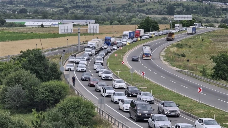 Bayram dönüşü başladı, 50 kilometrelik araç kuyruğu oluştu
