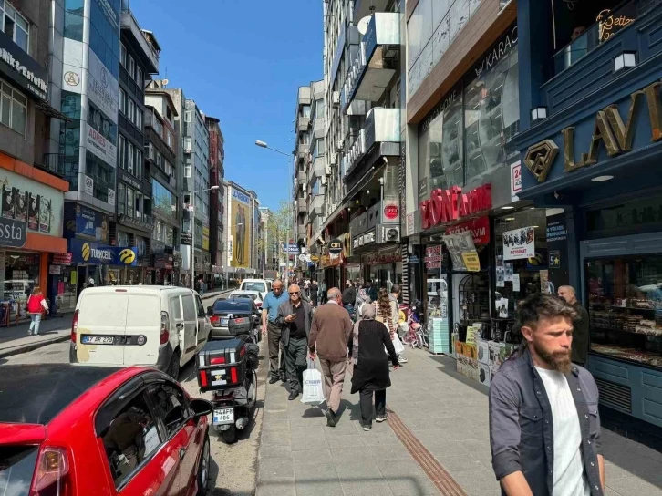 Bayram öncesi şehir merkezinde bayram yoğunluğu
