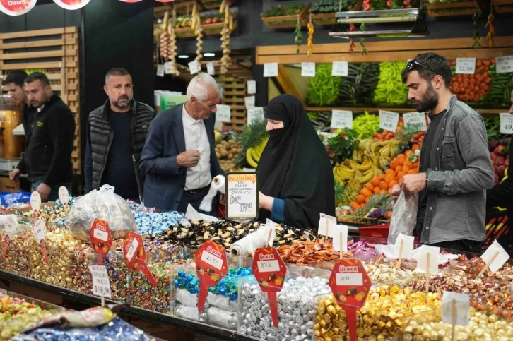 Bayram şekerleri ve çikolatalar tezgahları renklendirdi
