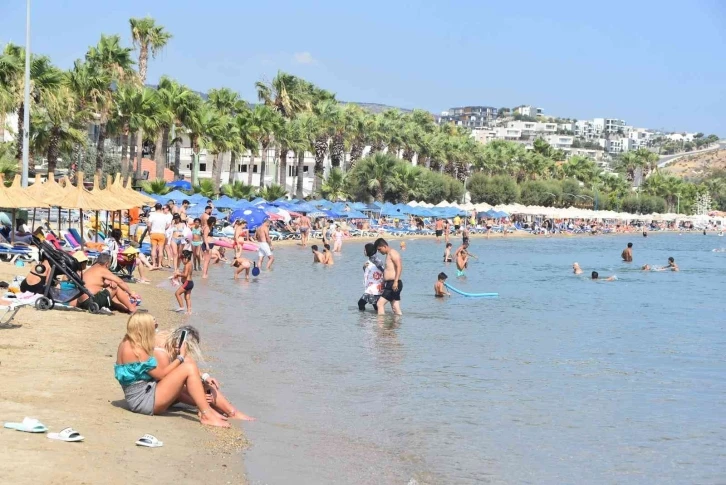 Bayramda Bodrum plajları doldu
