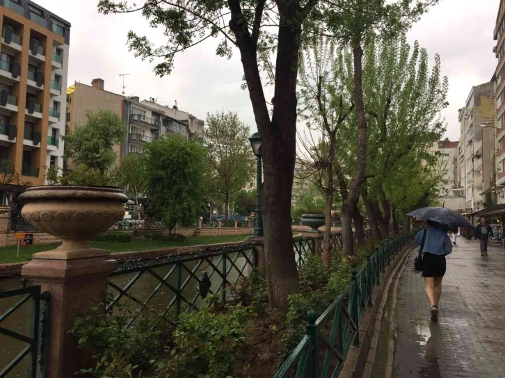 Bayramın ikinci gününde de Eskişehir yağmura teslim oldu
