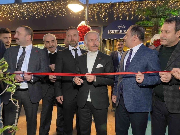 Bayrampaşa Belediye Başkanı Aydıner balık restoranı açılışına katıldı
