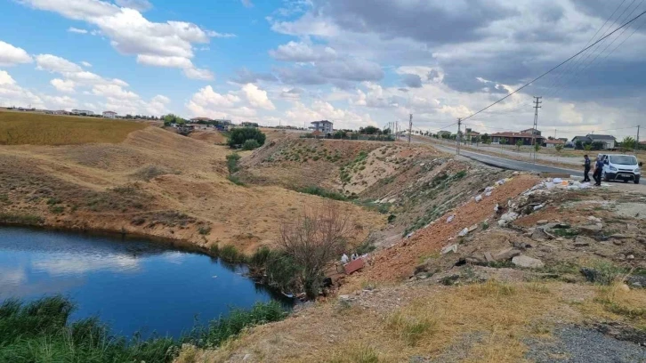 Baza içerisinde battaniyede sarılı ceset bulundu
