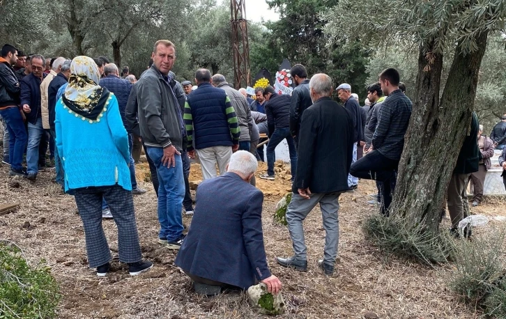 Bazanın altında kalarak hayatını kaybeden Irmak toprağa verildi
