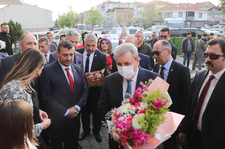 BBP Genel Başkanı Destici’den savaş mağduru çocuklara: “Bu savaşta hiçbir günahınız yok, sizler masumsunuz”
