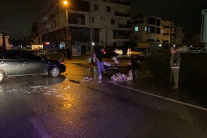 Bebekle binilen elektrik bisiklet otomobil ile çarpıştı: 3 yaralı