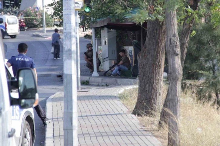 Bekçiyi vuran saldırgan yakalanacağını anlayınca tüfeği başına dayadı
