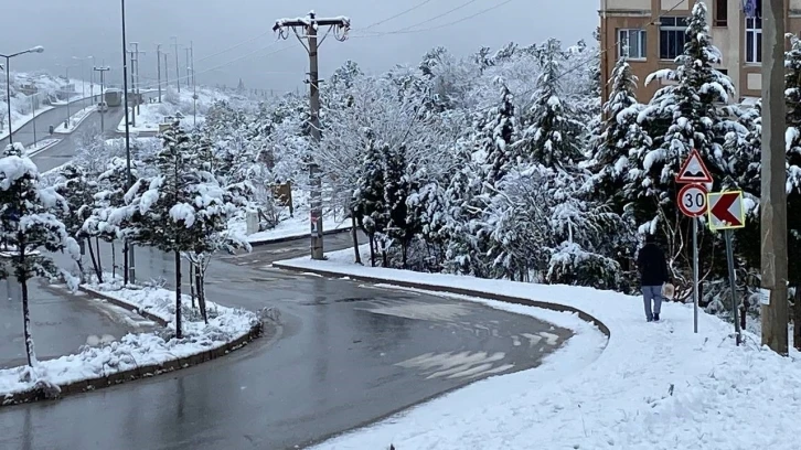 Beklenen kar İzmit’in yüksek kesimlerine düştü
