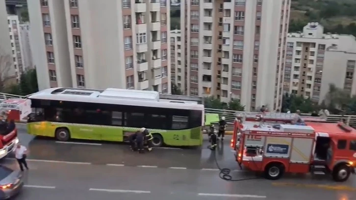 Belediye otobüsünden çıkan dumanlar korkuttu
